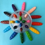 مداد شمعی جادویی 12 رنگ سنگی سطلی